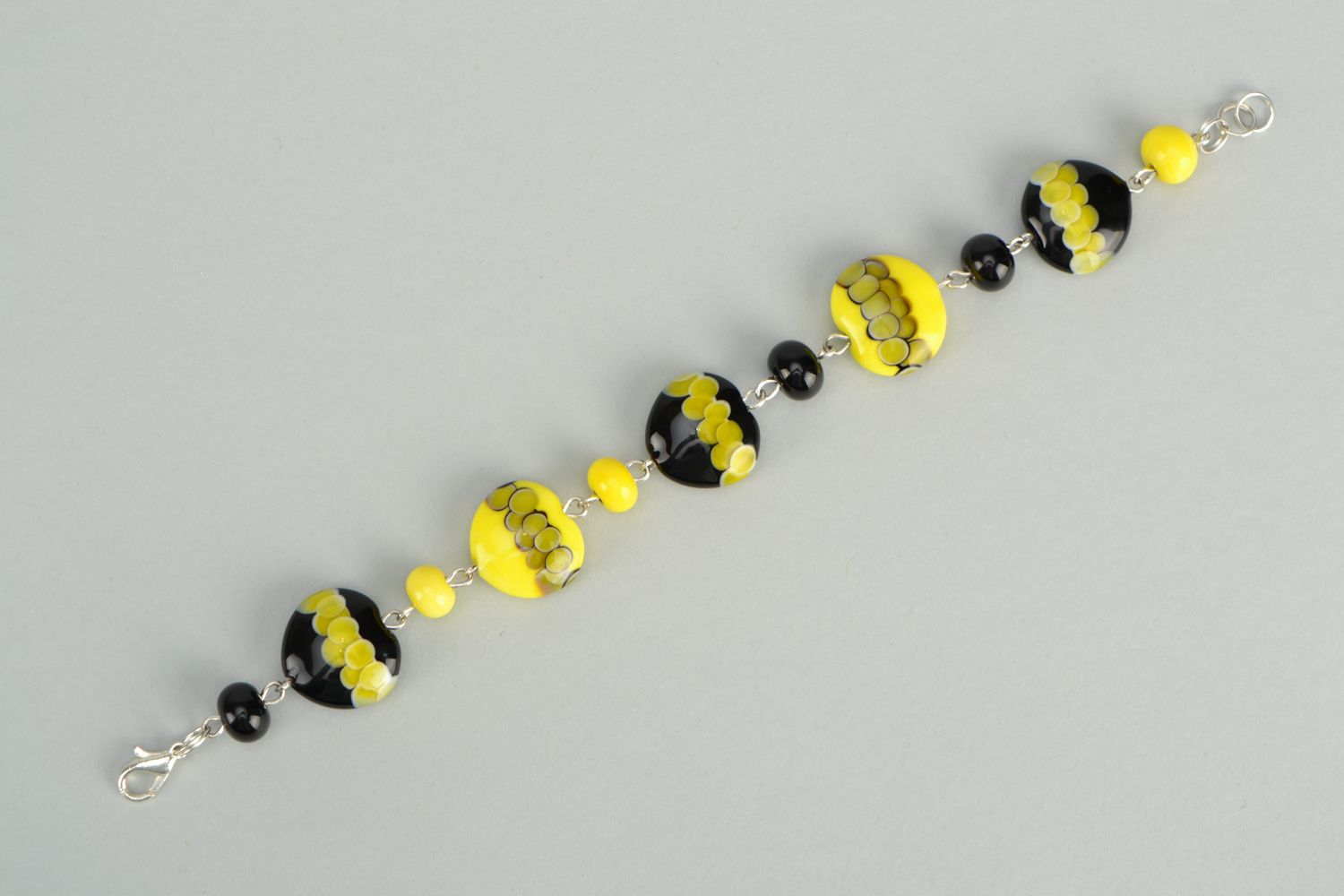 Handmade bracelet with yellow and black glass beads photo 6