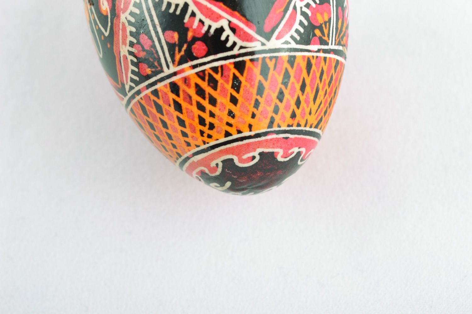 Handmade traditionally painted Easter egg pysanka with ornament  photo 3