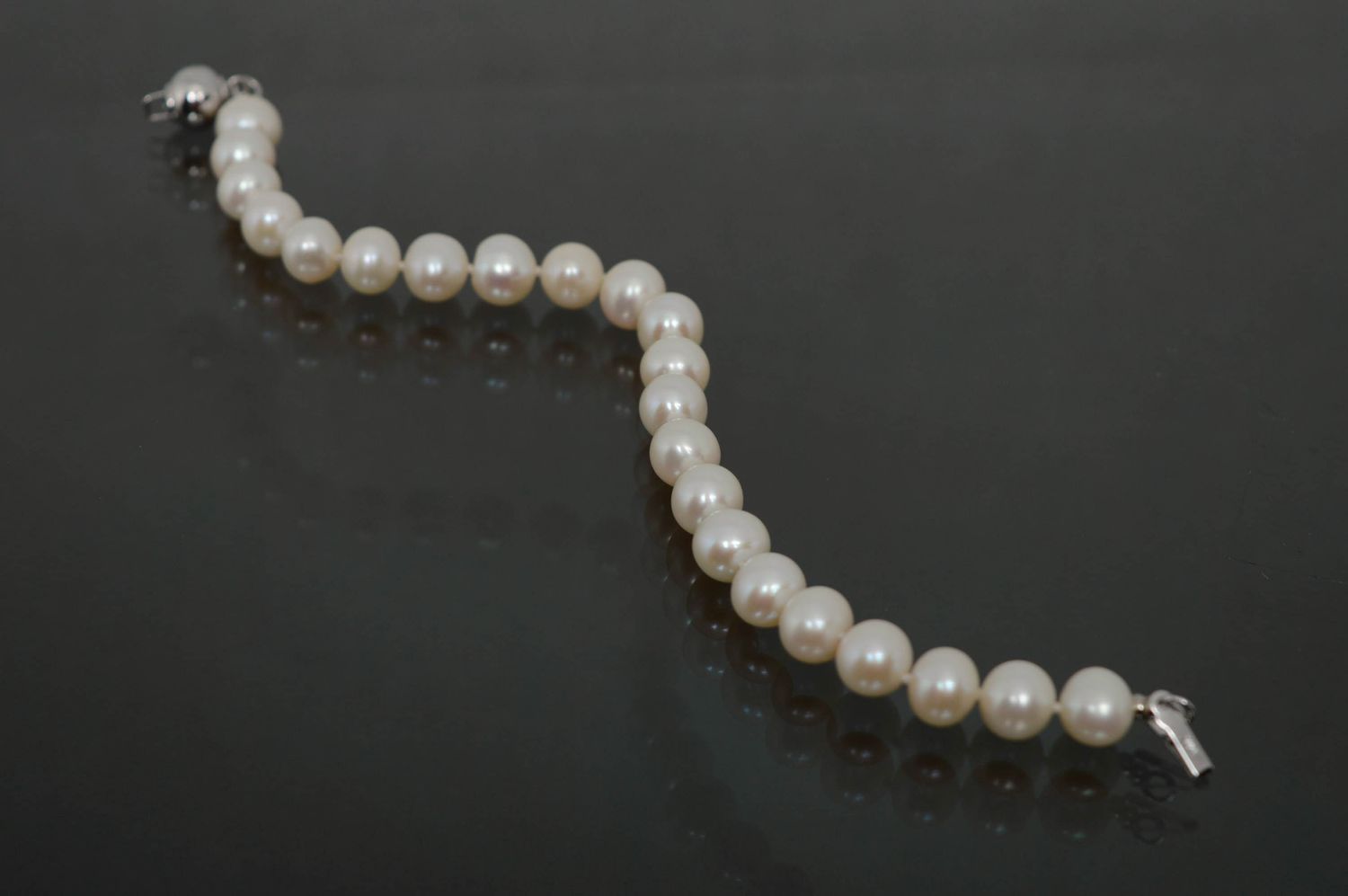Pulsera de perlas hecha a mano foto 2