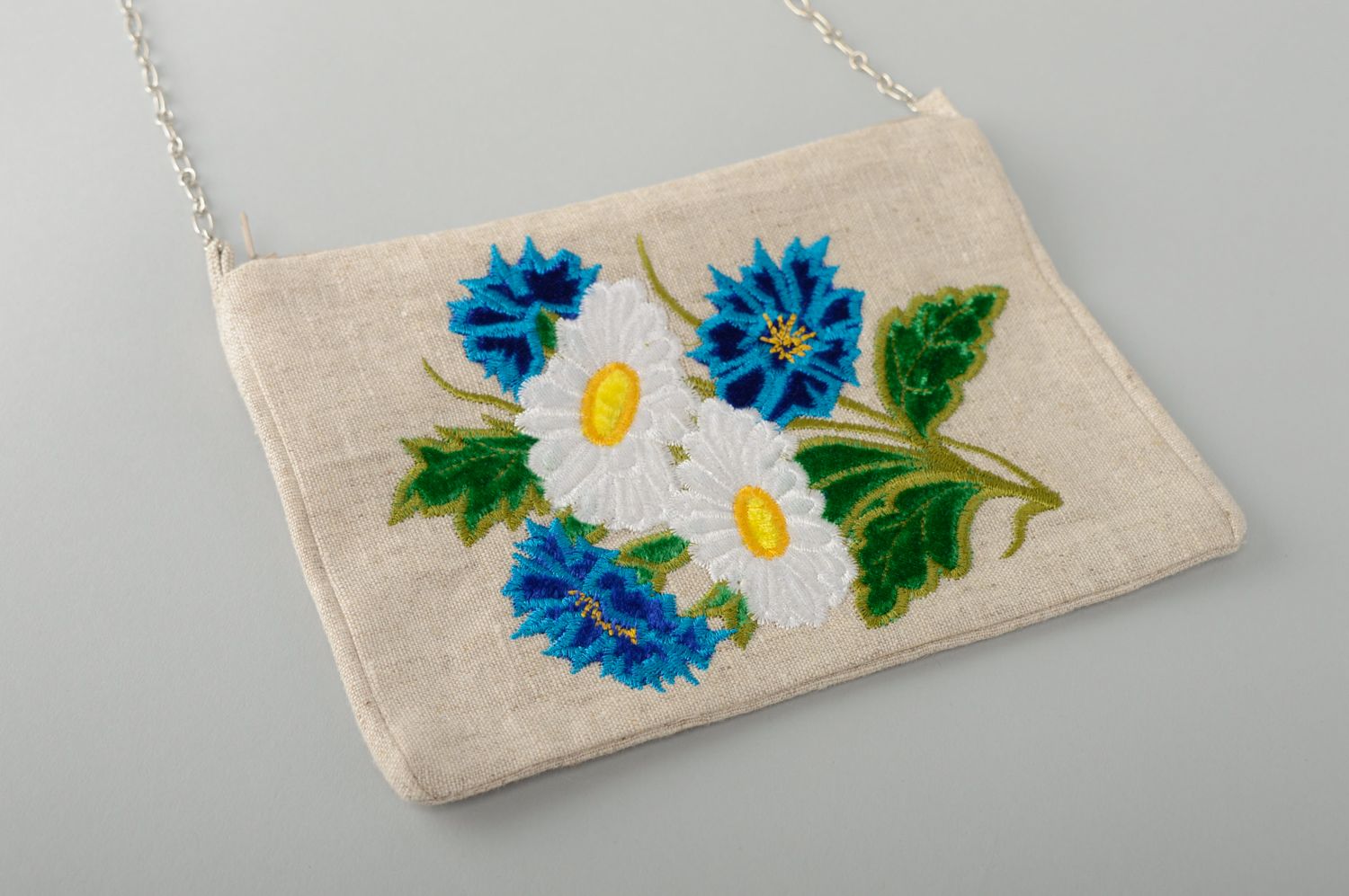 Linen clutch with zipper fastener and embroidery photo 1