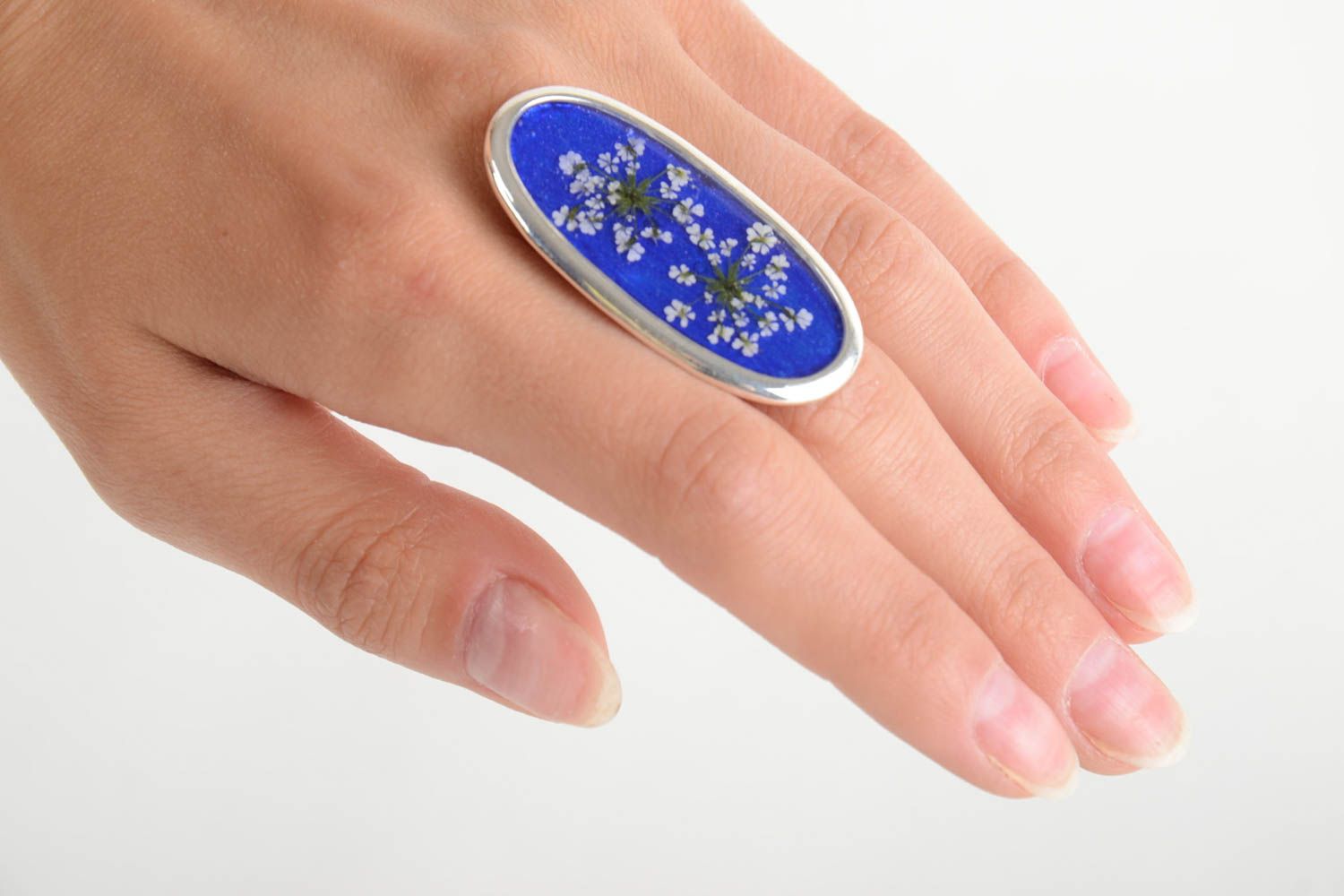 Schöner stilvoller ovaler Blumen Ring mit Epoxidharz blau Künstler Handarbeit foto 2