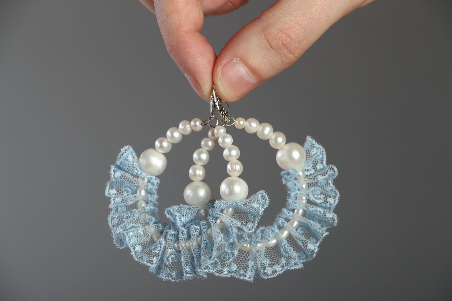 Runde Ohrringe aus echten Perlen foto 4
