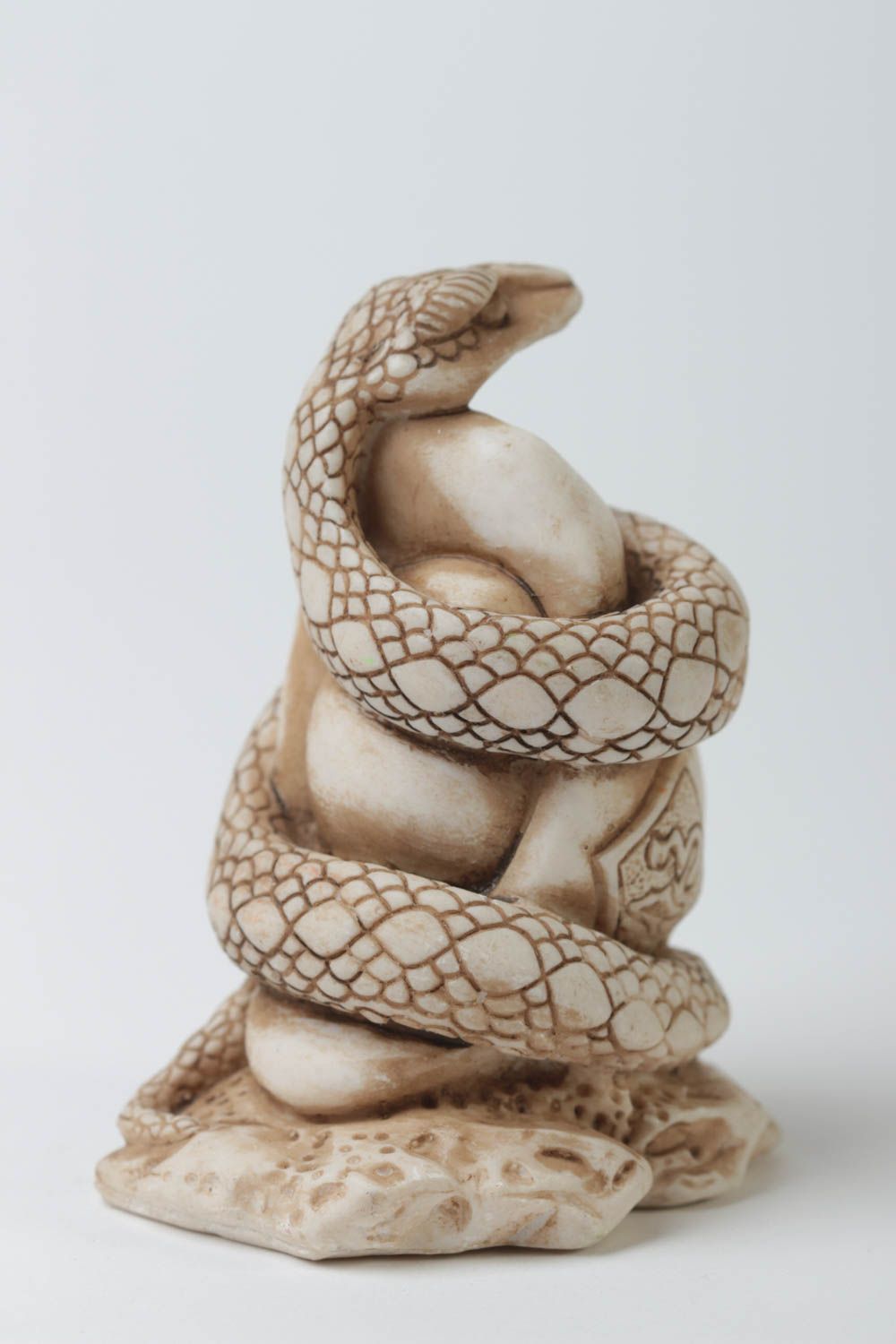 Статуэтка из полимерной смолы и мраморной пудры ручной работы в виде змеи фото 3