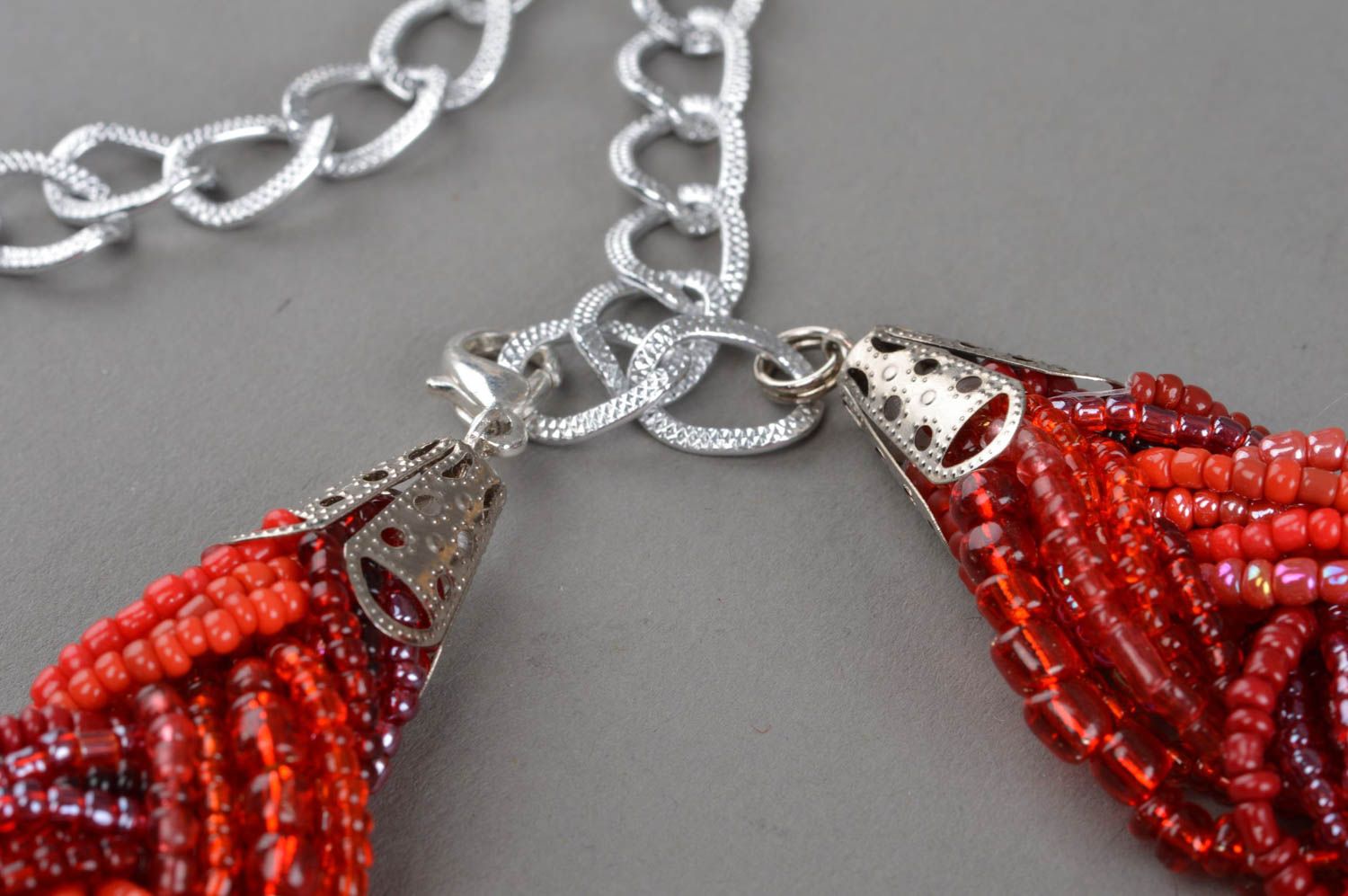 Handmade Designer Collier aus Glasperlen in Rot in Form vom Zopf für Damen foto 4