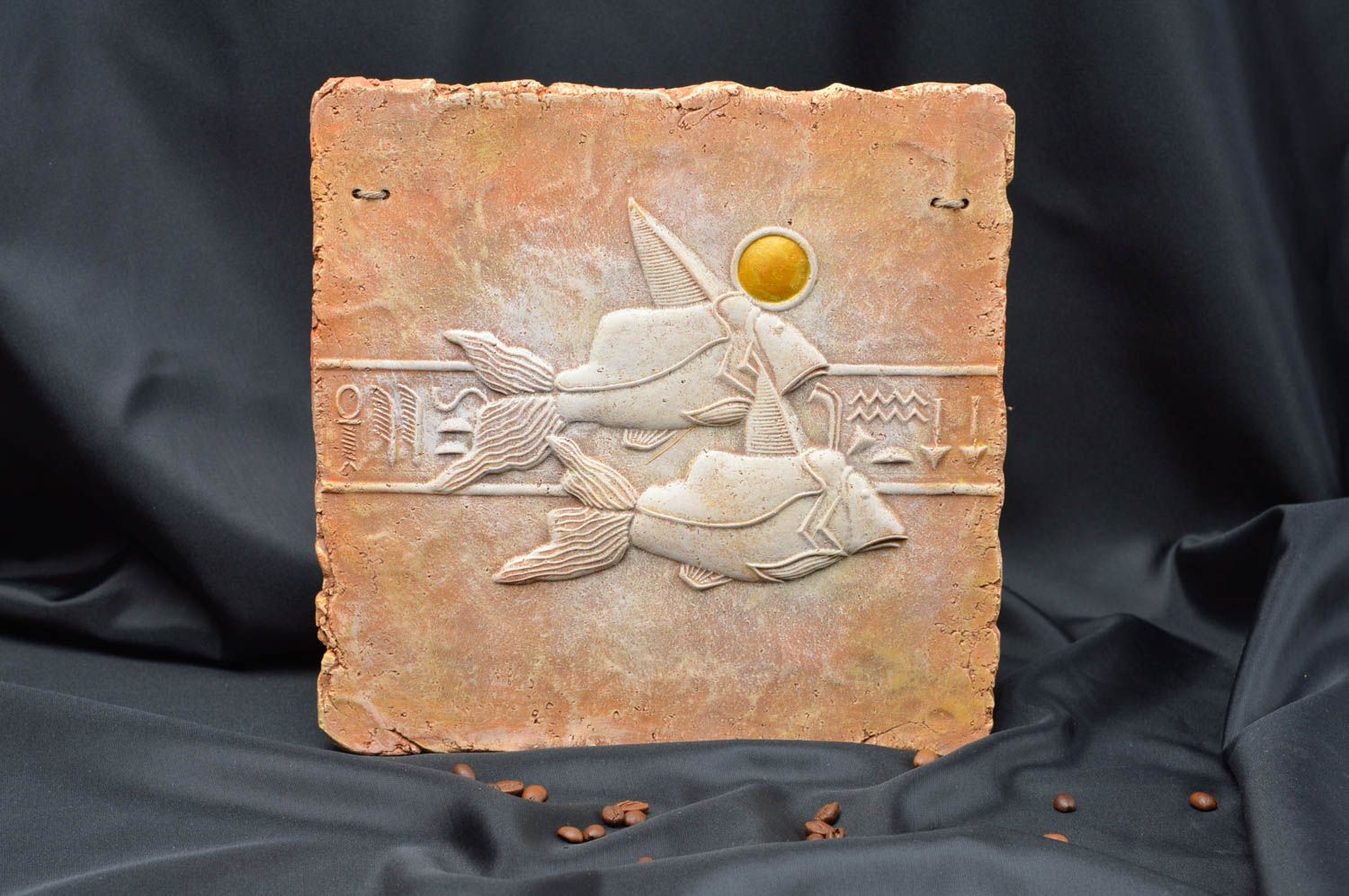 Керамическая плитка зодиакальное панно с изображением рыб из глины ручная работа фото 1