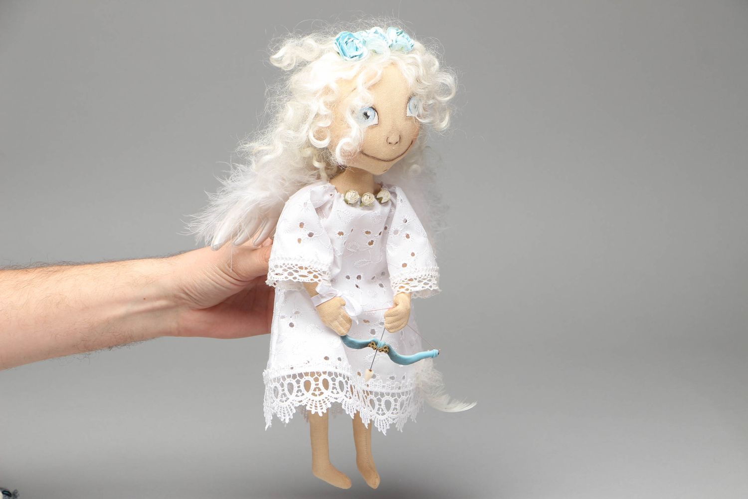 Bambola in stoffa fatta a mano angelo bello in vestito bianco da decorazione
 foto 4