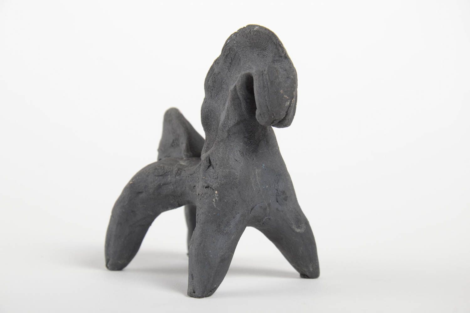 Авторская глиняная фигурка лошадки ручной работы из чернодымленной керамики фото 4
