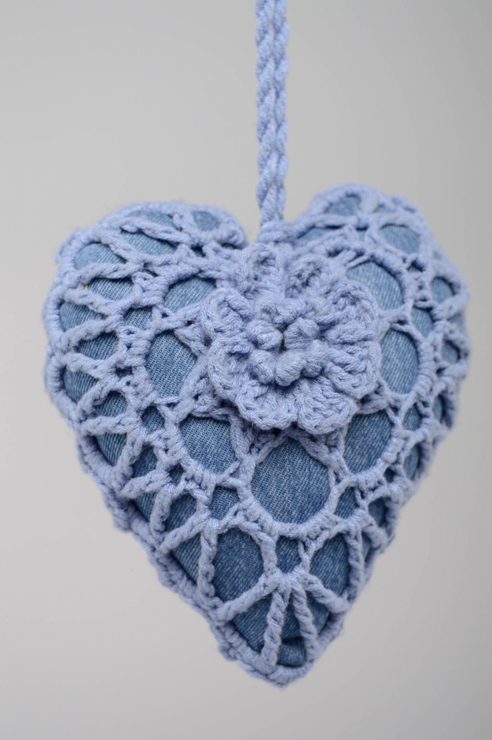 Интерьерная подвеска из ниток ручной работы Сердце синее фото 5