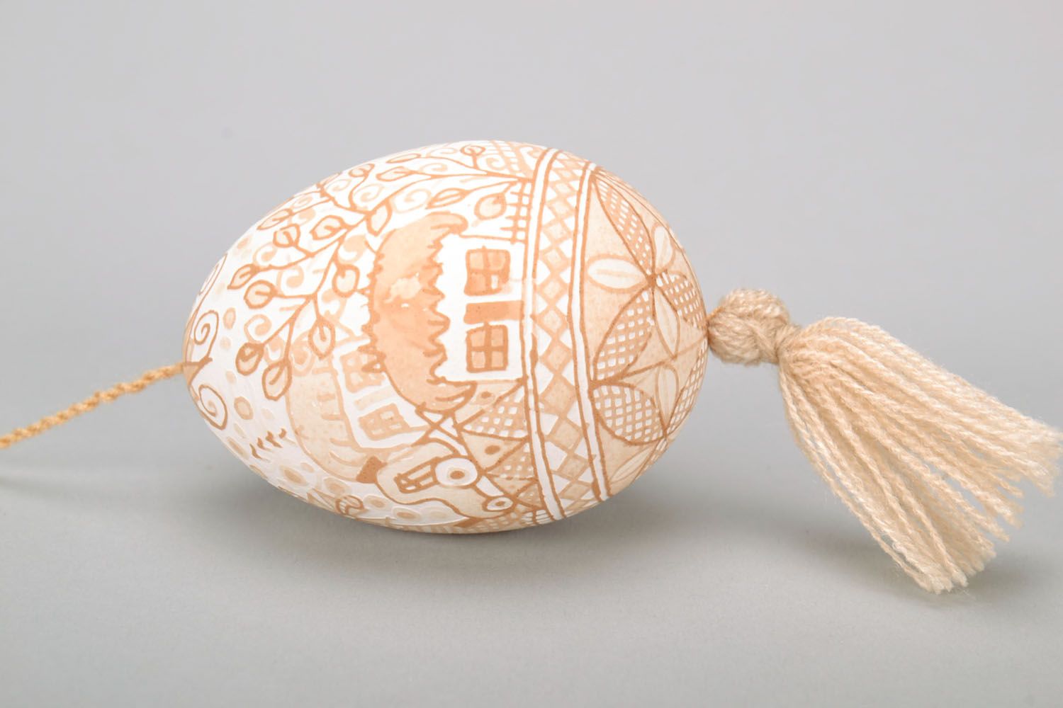 Oeuf de Pâques décoratif fait main avec dessin original déco à suspendre photo 3