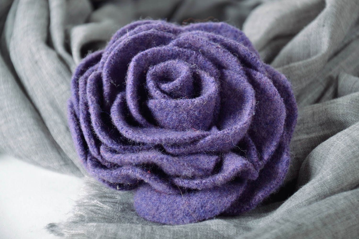 Grande broche fleur en laine Petite Rose photo 1