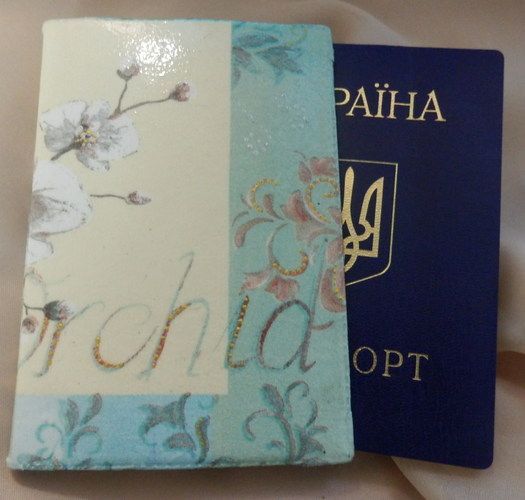 Обложка на паспорт из искусственной кожи ручной работы  с изображением цветов фото 2