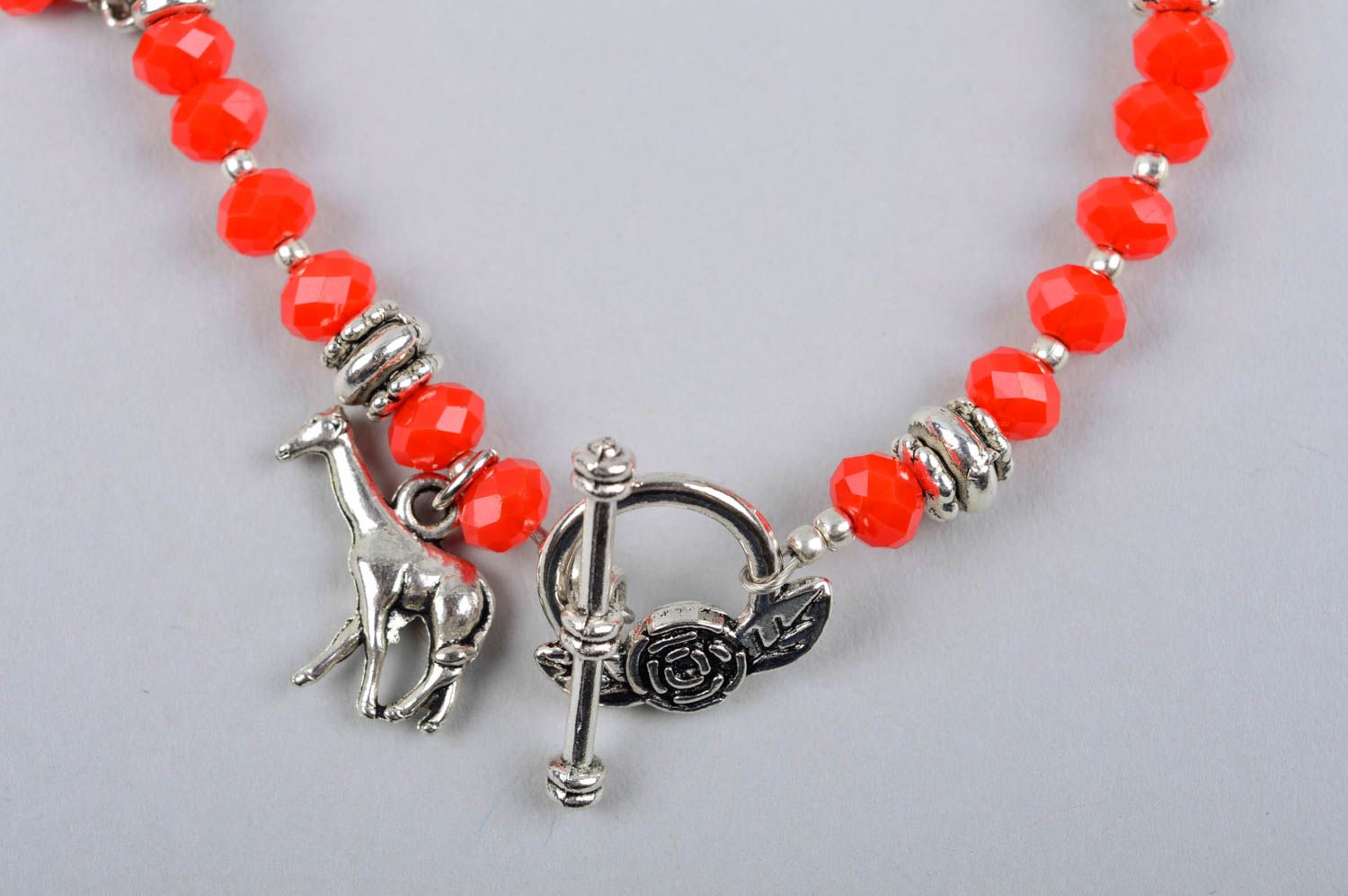 Handmade red beads bracelet with metal giraffe charm photo 5