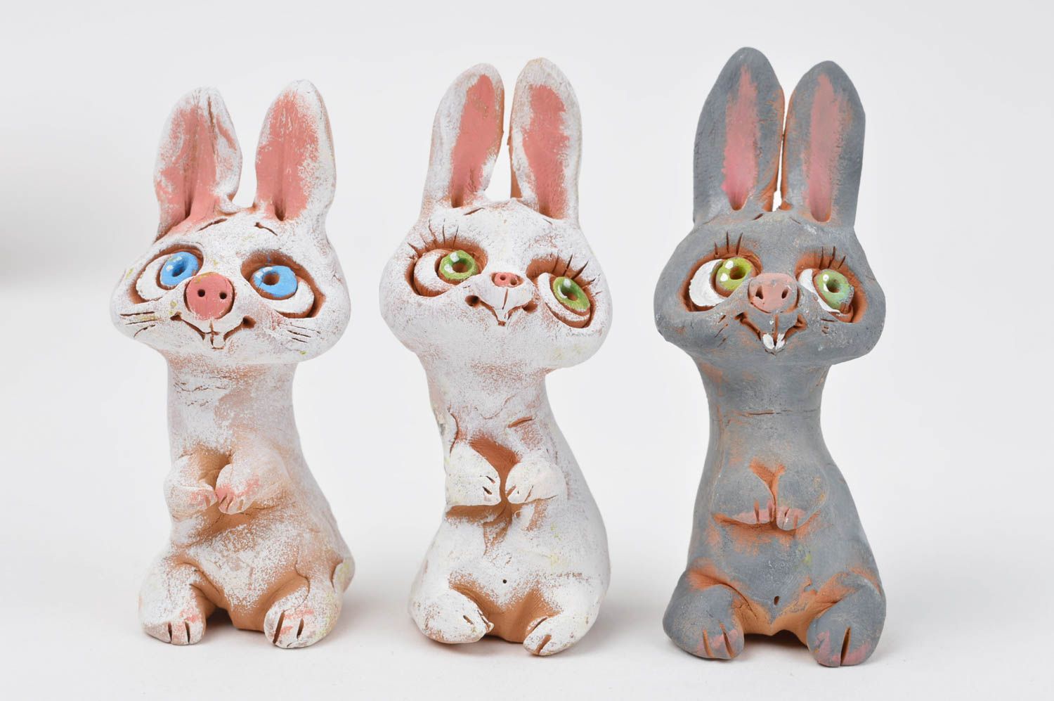 Figurines animaux faites main Statuettes design argile Déco maison Trois lapins photo 2