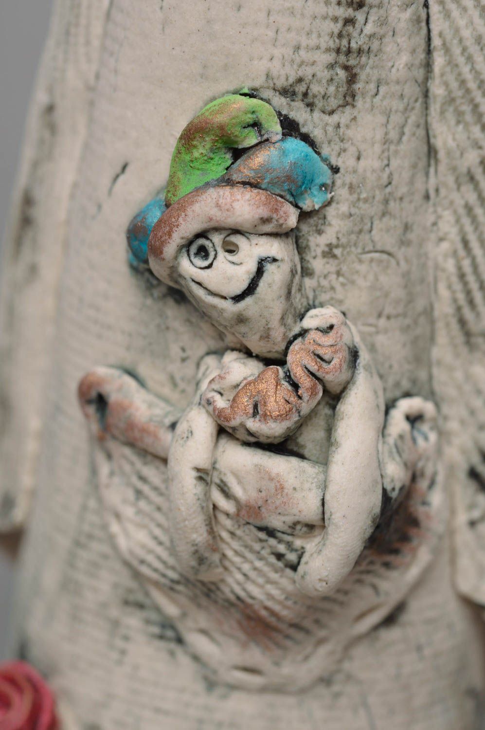 Figurine en porcelaine décorative petite originale faite main Ange avec bouffon photo 2