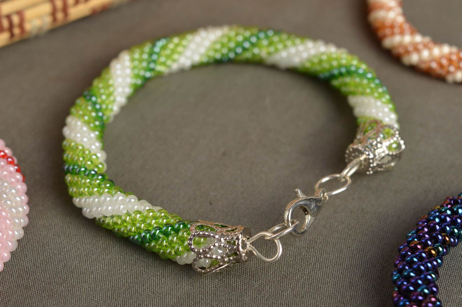 Handmade green wrist bracelet beaded elegant bracelet female accessory photo 1