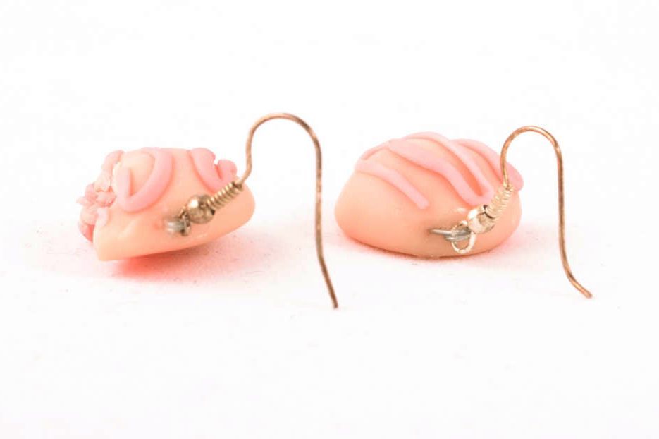 Boucles d'oreilles artisanales avec pendentifs en pâte polymère photo 1