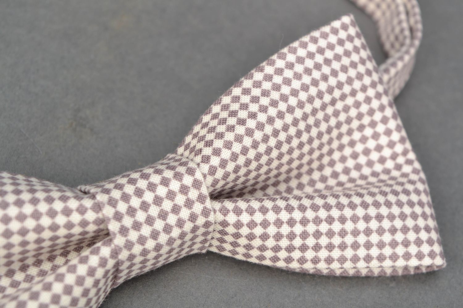 Cotton bow tie with brown rhombs photo 1