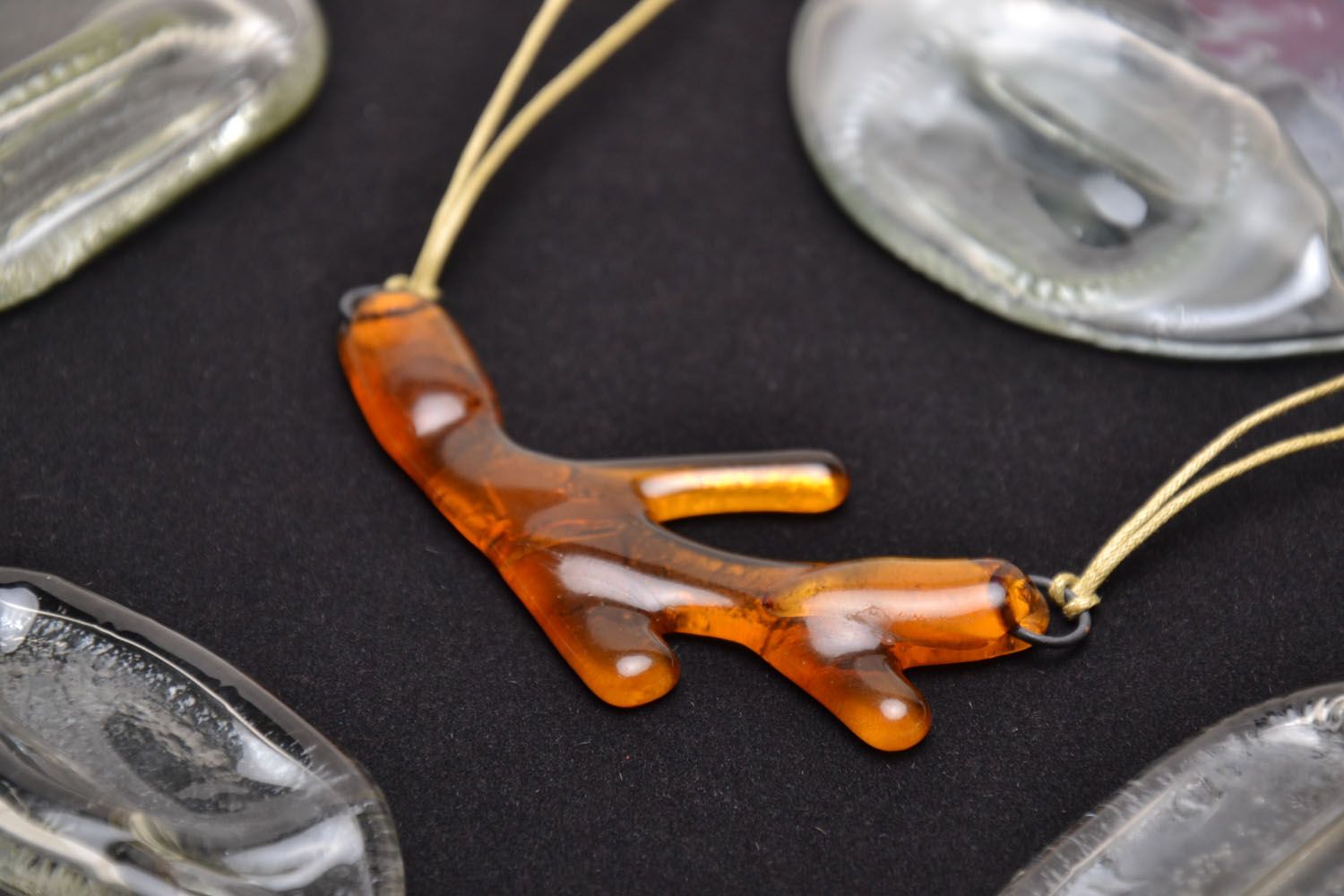 Handmade Halskettenanhänger aus Glas foto 1