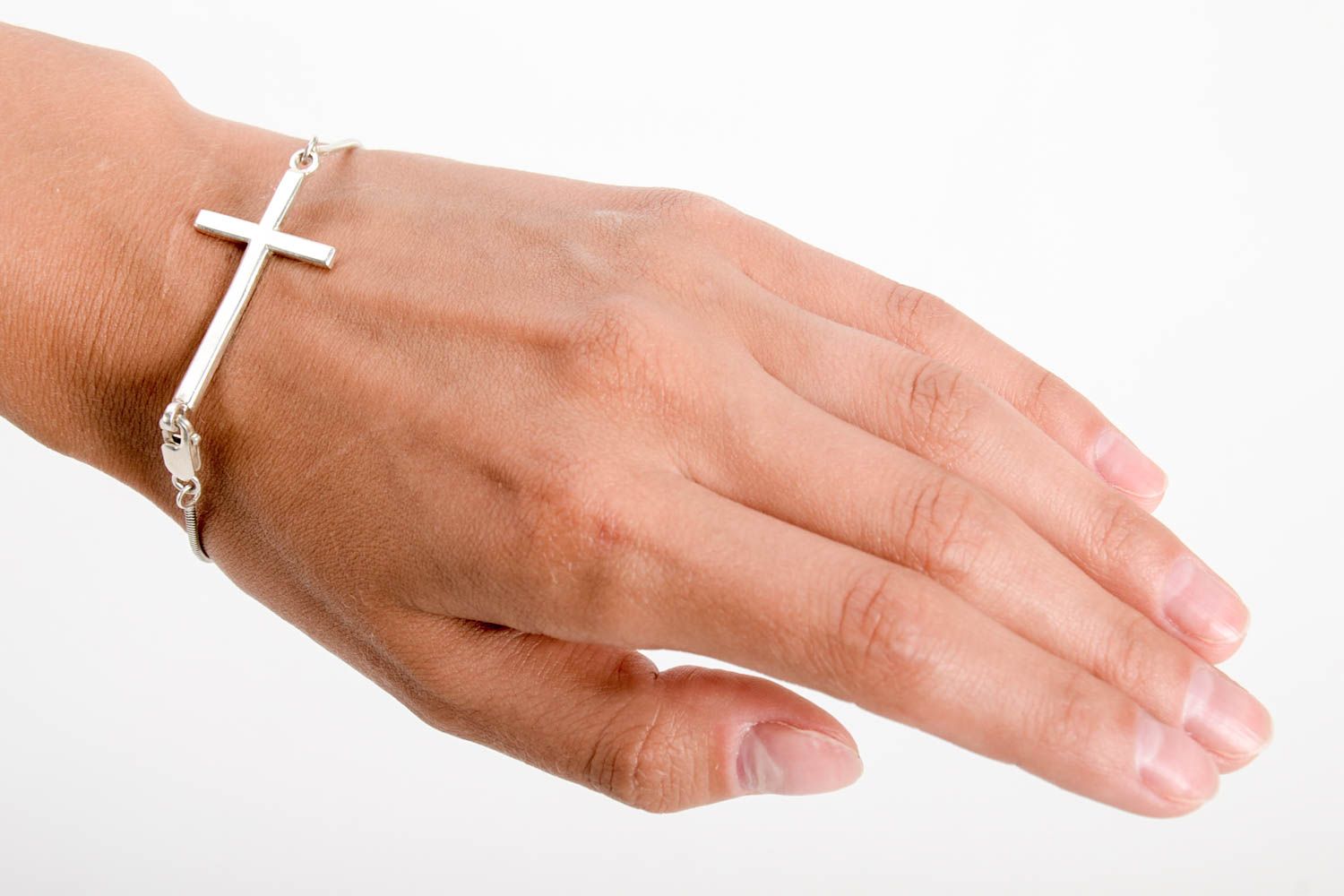 Bracelet argent Bijou fait main croix design Accessoire pour femme mode photo 2