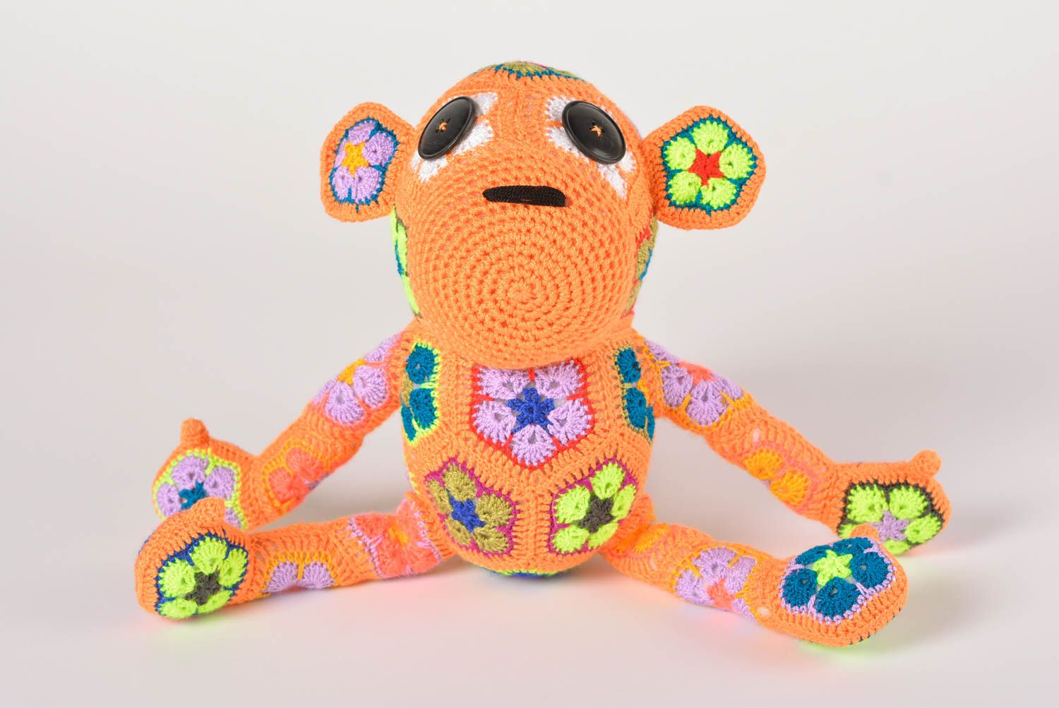 Peluche singe orange Jouet tricot fait main à motif floral Cadeau enfant photo 1