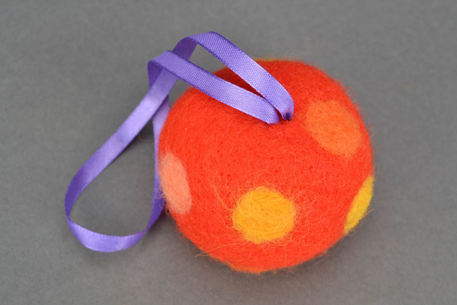Red wool felted Christmas ball photo 1