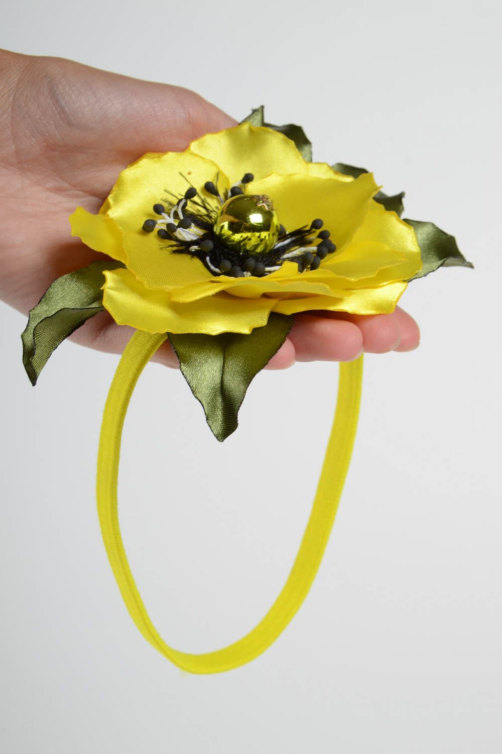 Авторская повязка на голову с цветком из атласной ленты ручной работы красивая фото 4