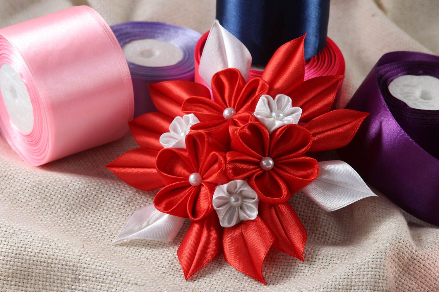 Заколка с цветком ручной работы аксессуар для волос заколка-цветок красный фото 1