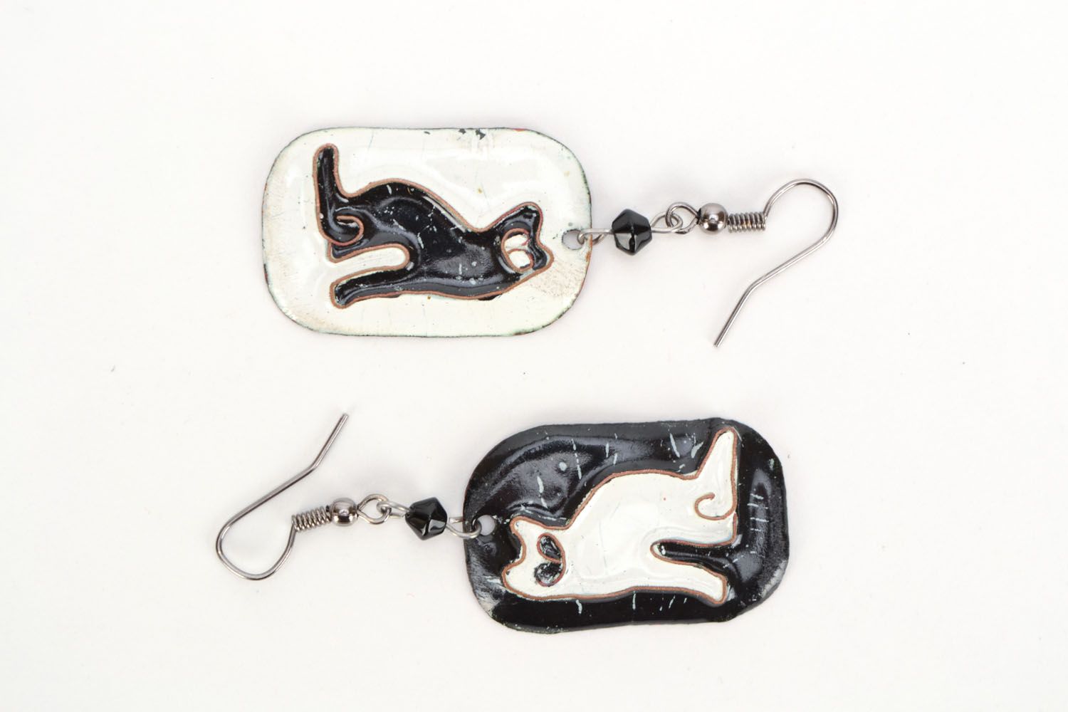 Handmade rechteckige Ohrringe aus Kupfer Katzen Yin und Yang foto 2