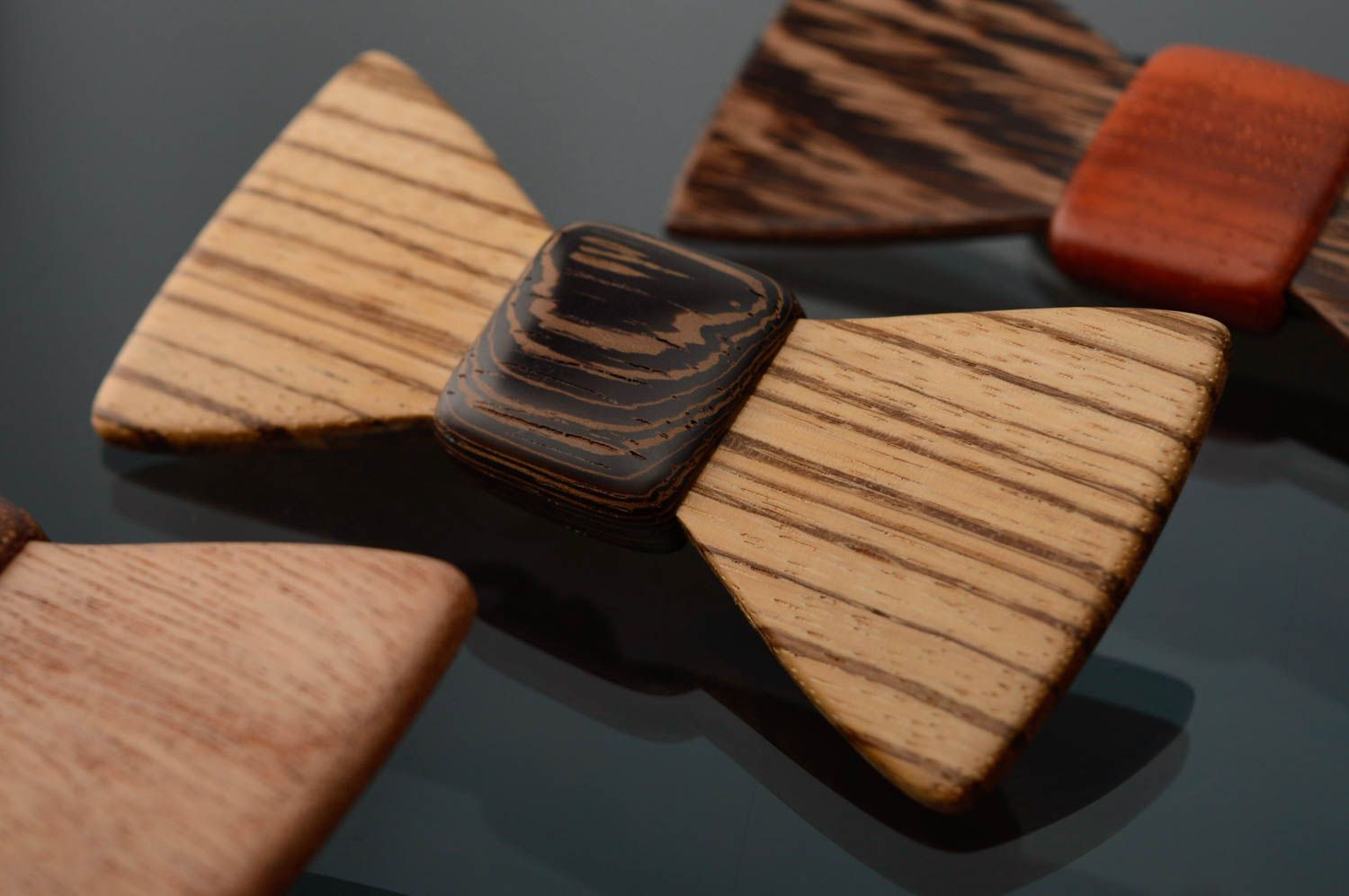 Деревянный галстук-бабочка из венге фото 5