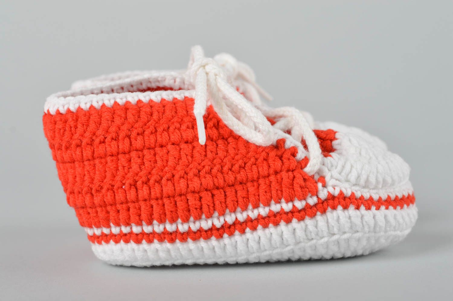 Handmade crocheted baby bootees unusual sneakers for kids textile warm shoes photo 3
