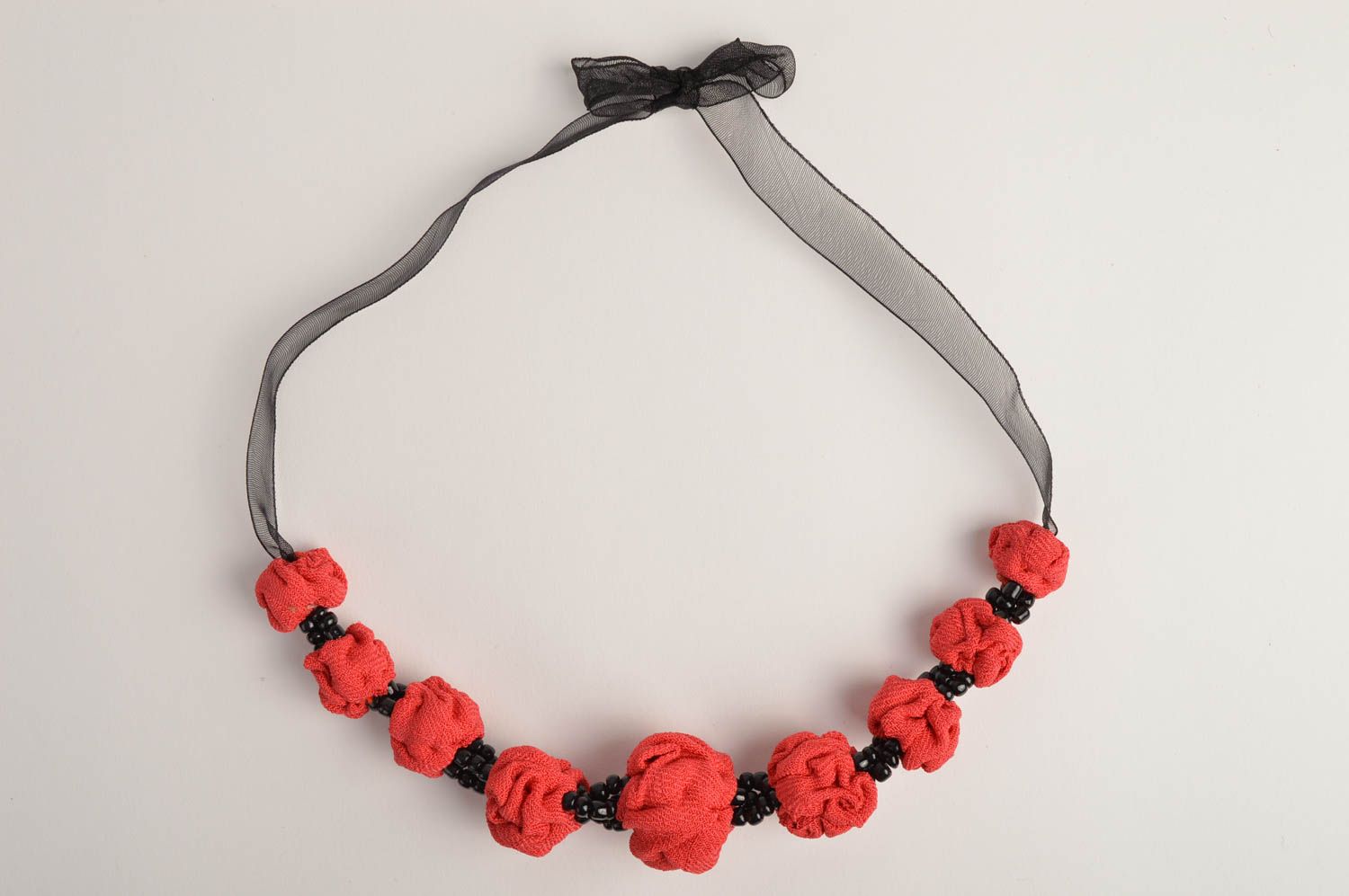 Collier textile Bijou fait main rouge Accessoire femme perles de rocaille photo 5