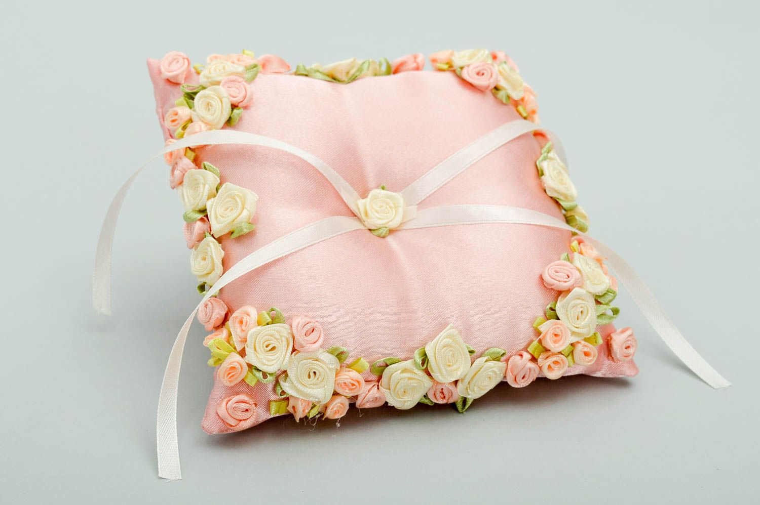 Handmade Eheringe Kissen Ringkissen rosa Accessoire für Hochzeit aus Atlas foto 2