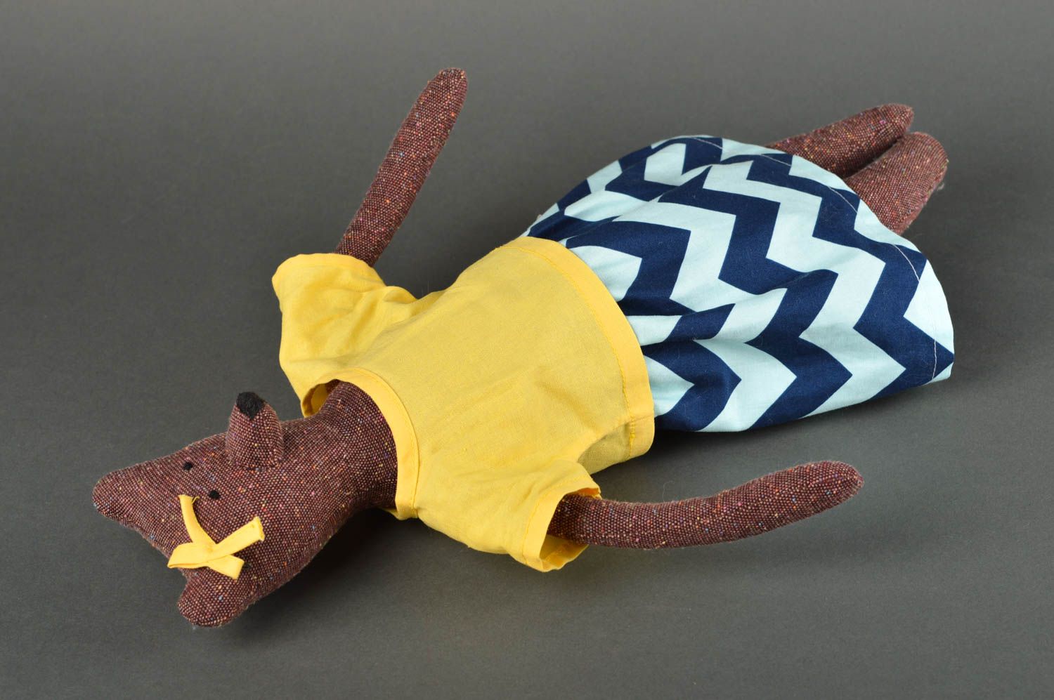 Handmade Kuscheltier Bär Stoff Spielzeug Geschenk für Kinder Bärin im Kleid foto 2