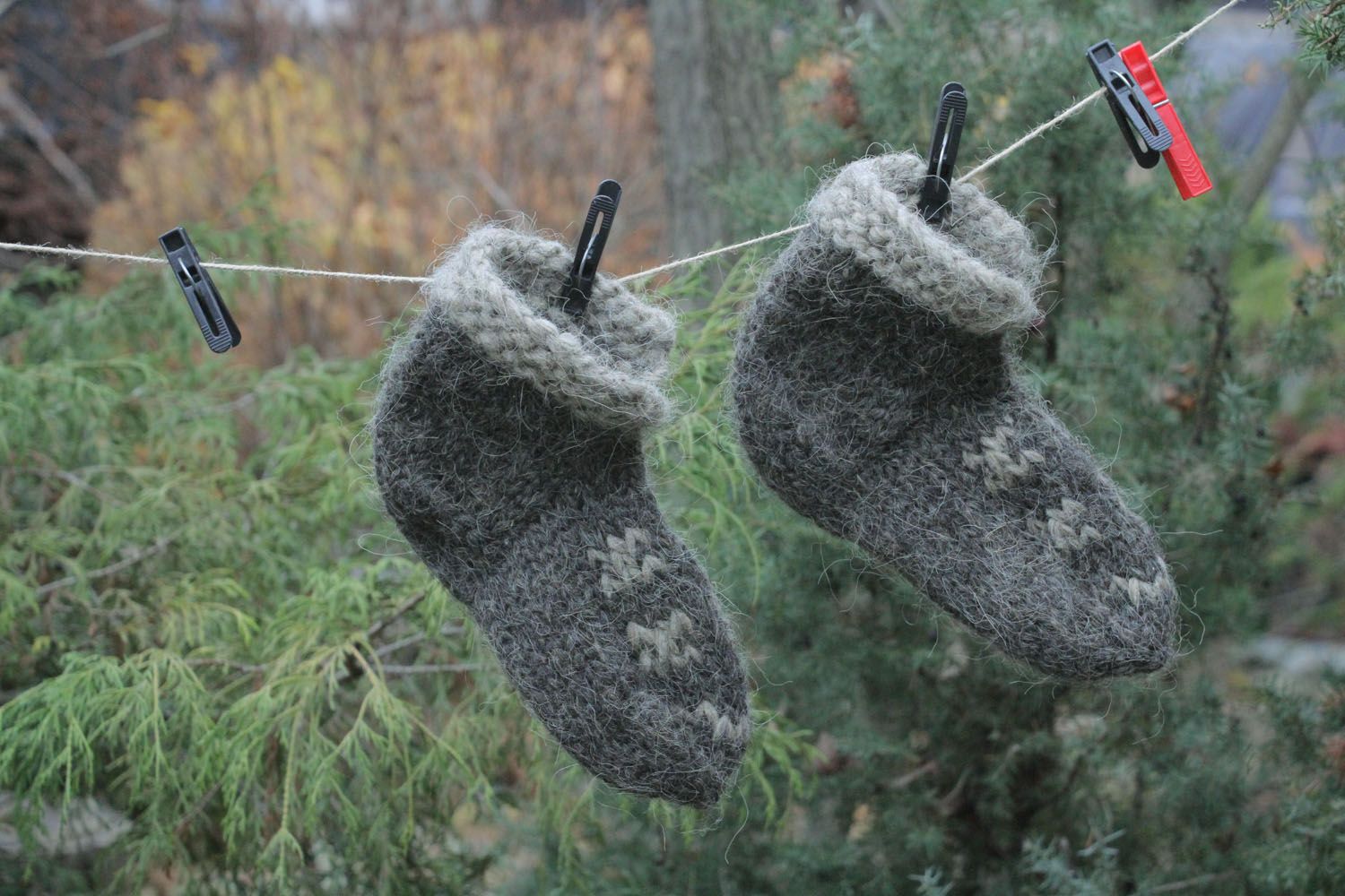 Chaussons tricotés main chauds gris photo 1