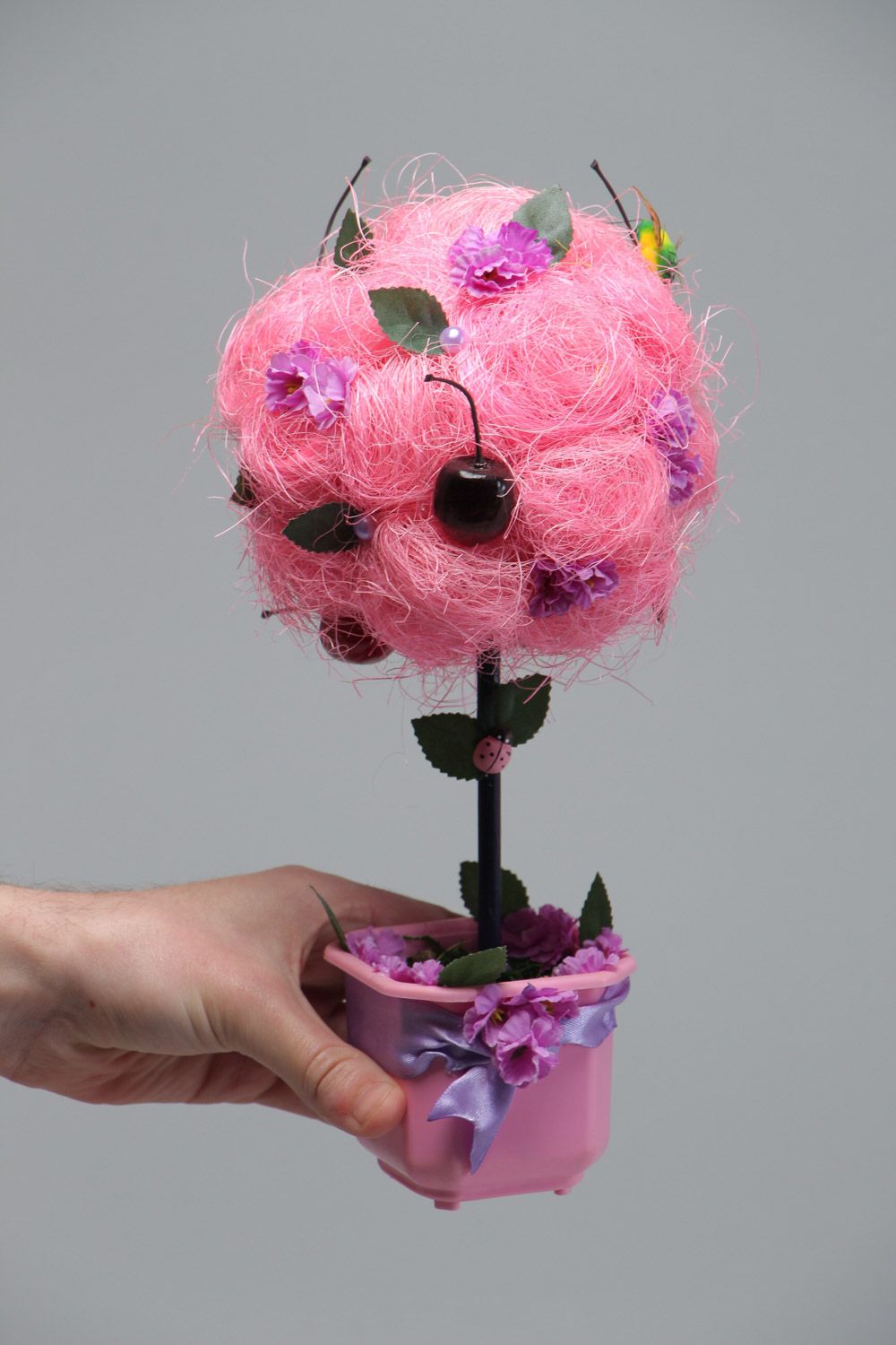 Топиарий из сизаля декоративное дерево ручной работы в горшке розовое Вишенка фото 5