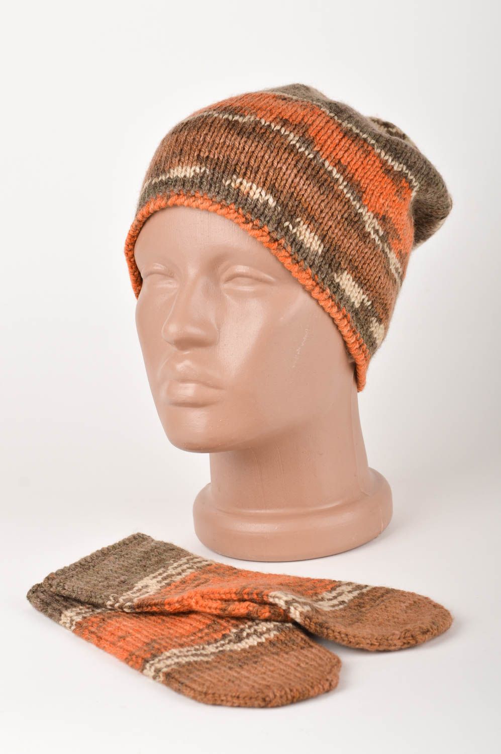 Handmade woolen winter set crocheted cap and mittens warm accessories photo 3
