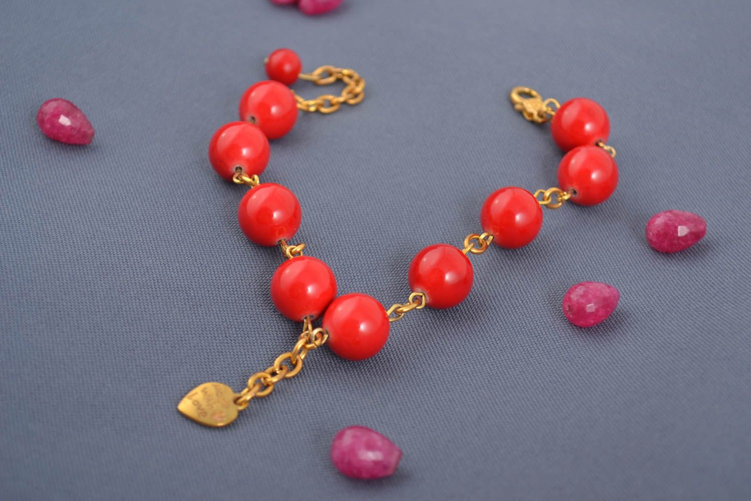 Red large beads bracelet on a chain in gold color with heart shape charm photo 1