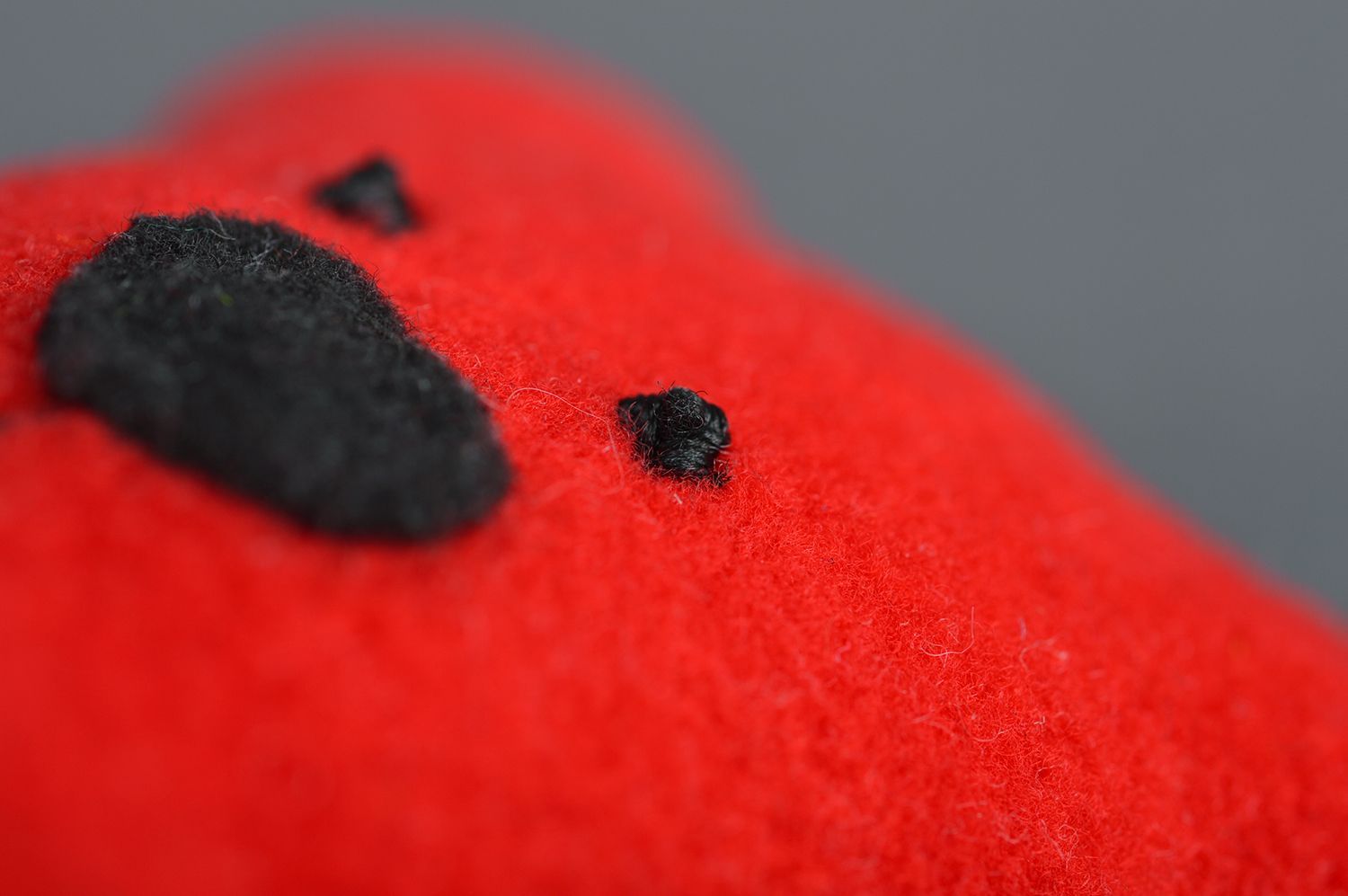 Rotes schönes Kuscheltier Bär aus Fleece mit Herzen schön klein handgemacht foto 4