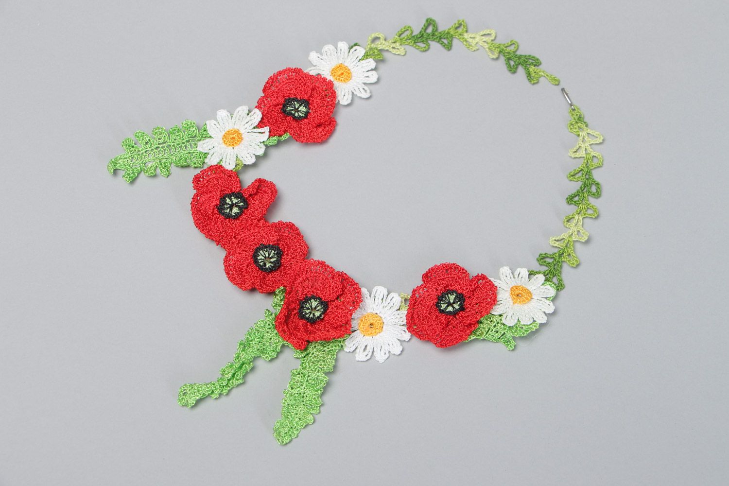 Handmade beautiful hand-crochet necklace with daisies and poppies  photo 2