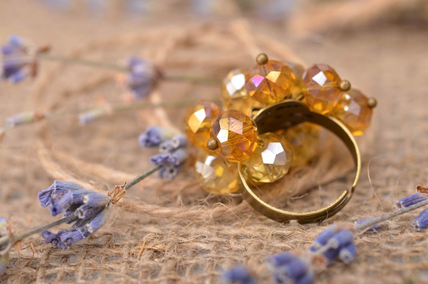 Bague fantaisie fait main Bijoux femme Cadeau original perles de verre jaune photo 1