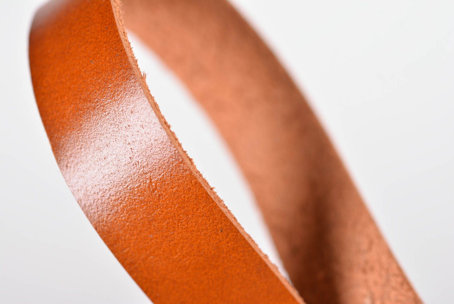 Bracelet pour femme en cuir roux Bijoux fait main Accessoire design mode photo 5