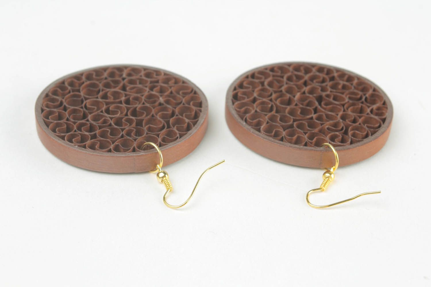Round paper earrings of brown color photo 2