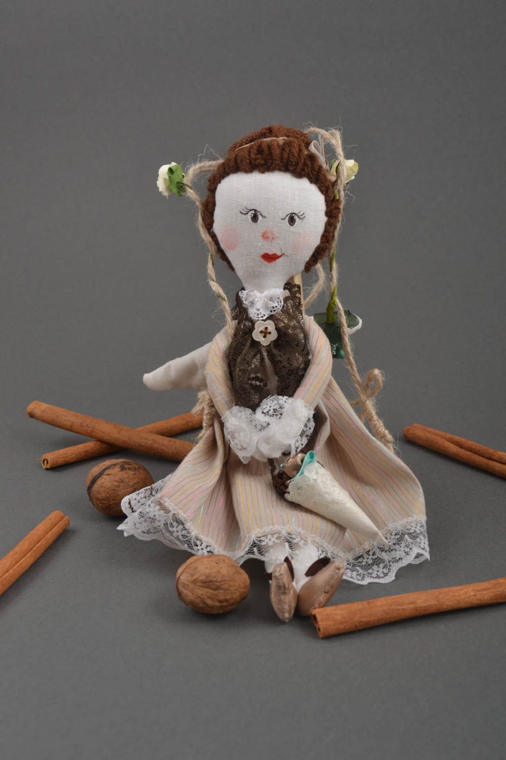 Juguete para niño artesanal bonito muñeca de trapo con ojal regalo original  foto 1