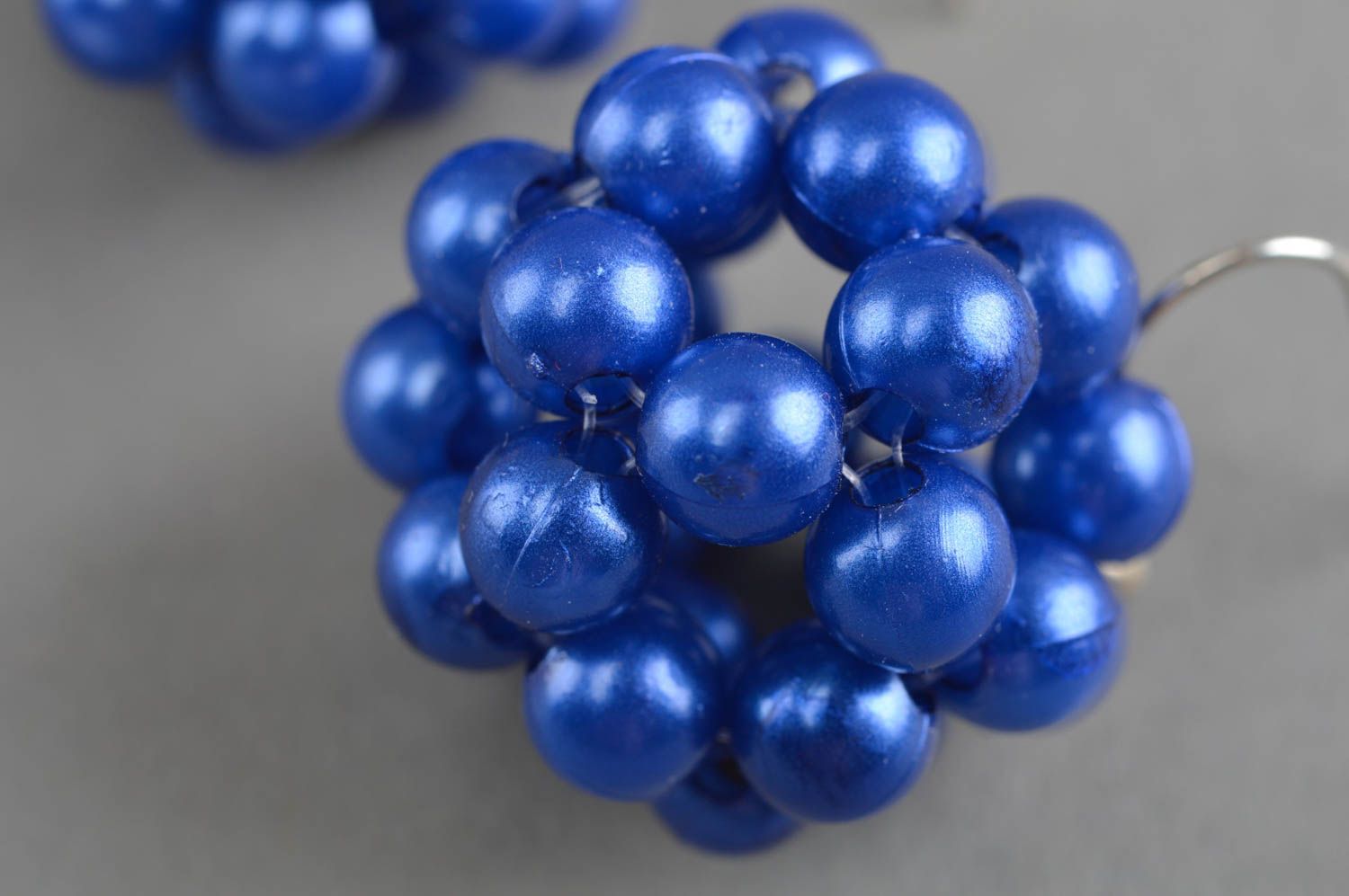 Boucles d'oreilles bleues en perles fantaisie faites main pendantes Boules photo 5