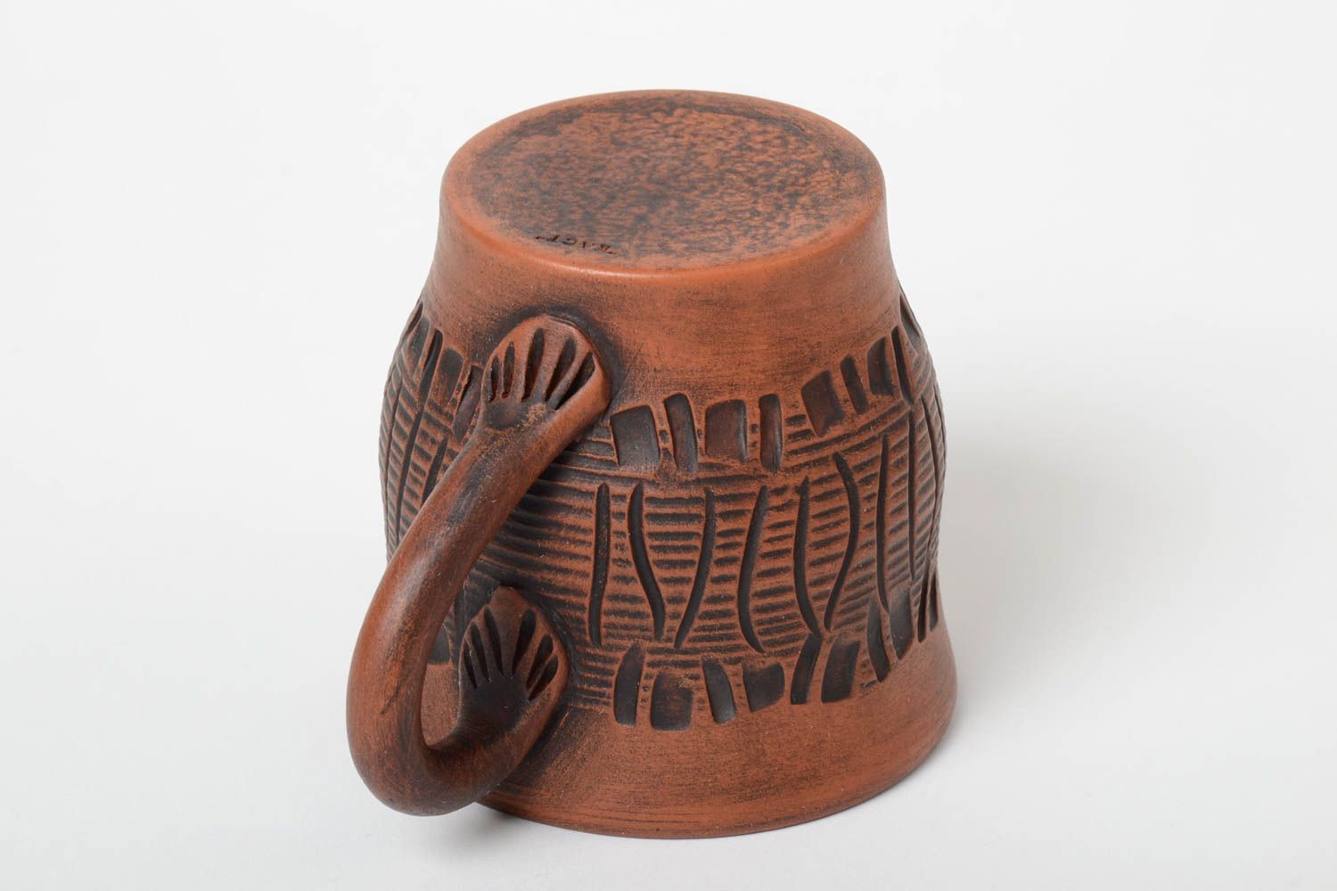 Глиняная чашка коричневая с узорами с ручкой объемом 400 мл красивая хэндй мейд фото 2