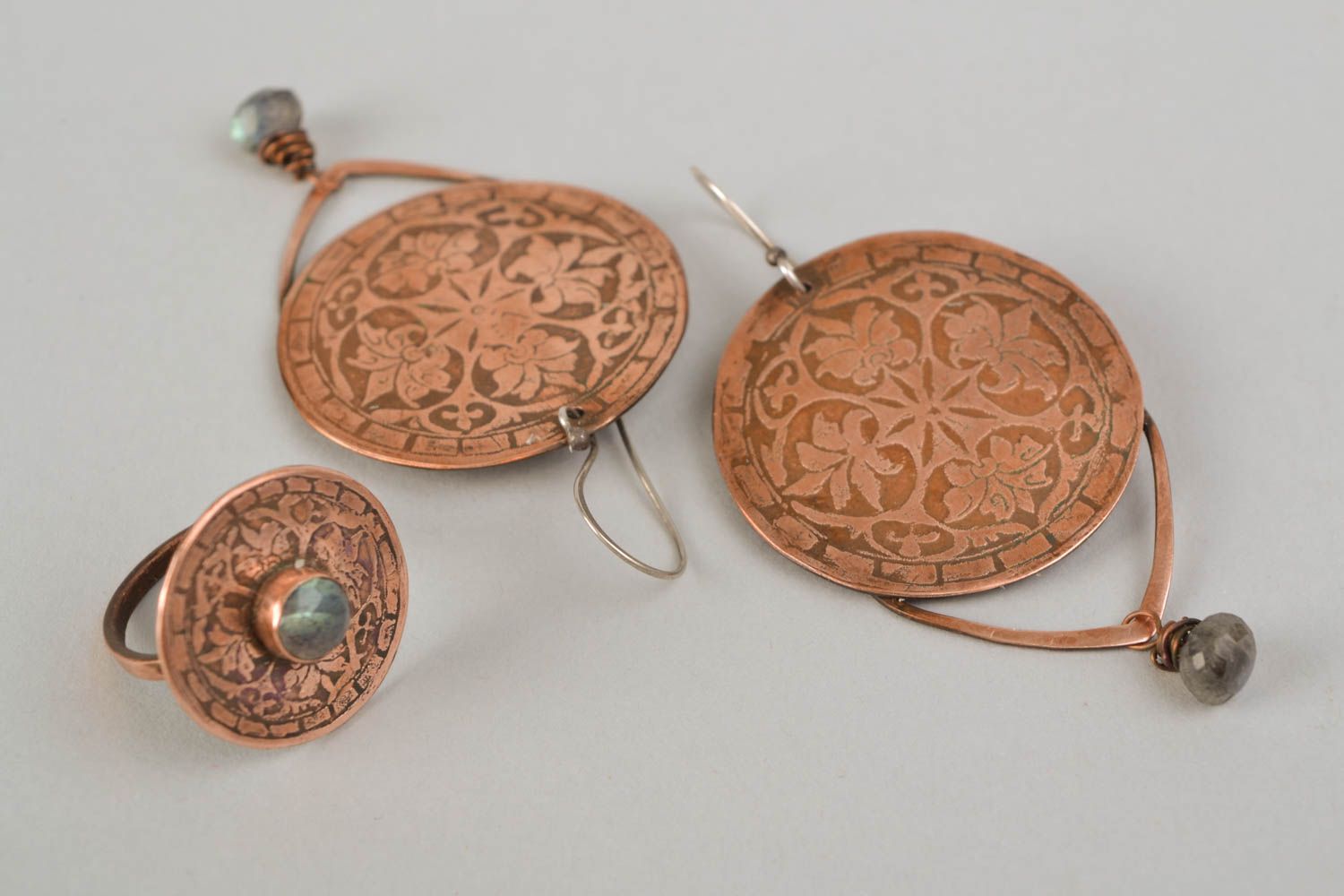 Set de adornos artesanales de cobre en técnicas de patinado y alambrismo foto 5