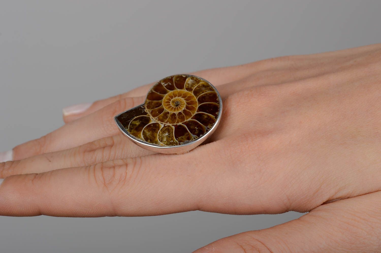 Кольцо ручной работы женское украшение кольцо бижутерия в виде раковины фото 6