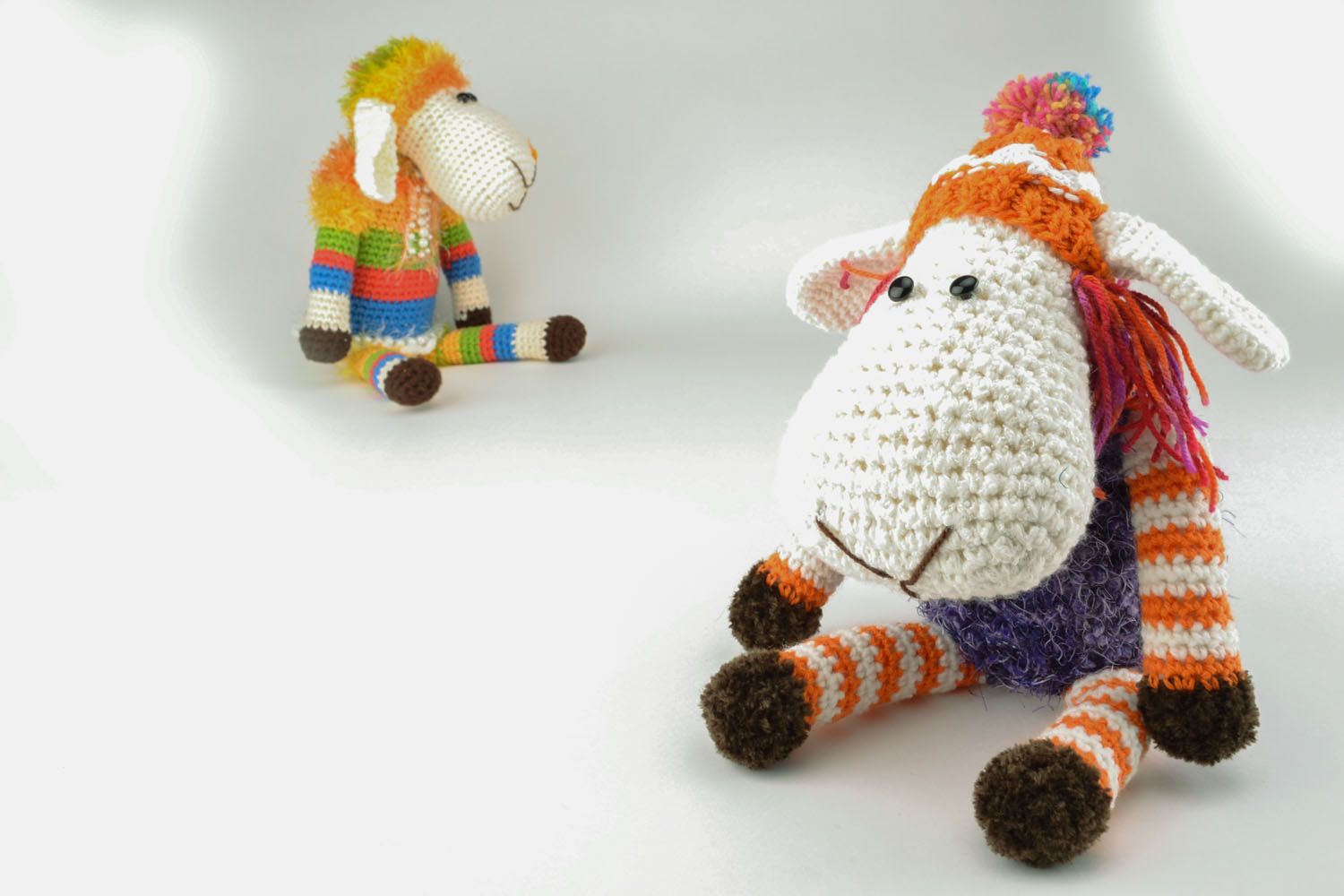Giocattolo a maglia fatto a mano pupazzo morbido pecorella da bambini
 foto 1