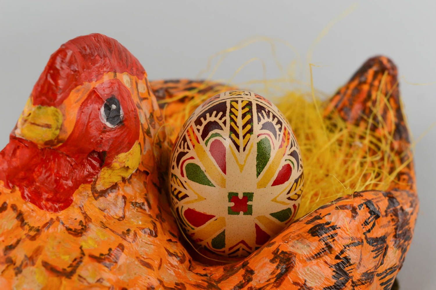Пасхальное яйцо расписанное красками ручная работа красивое оригинальное фото 1