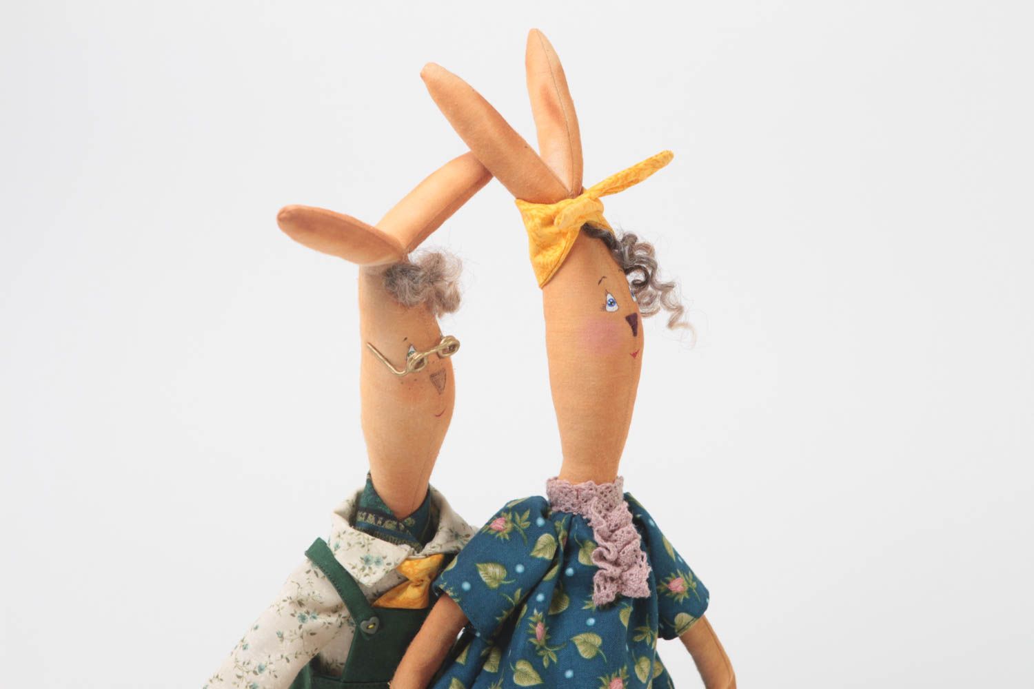 Набор мягких кукол зайцы 2 шт из хлопка декоративные игрушки ручной работы фото 3